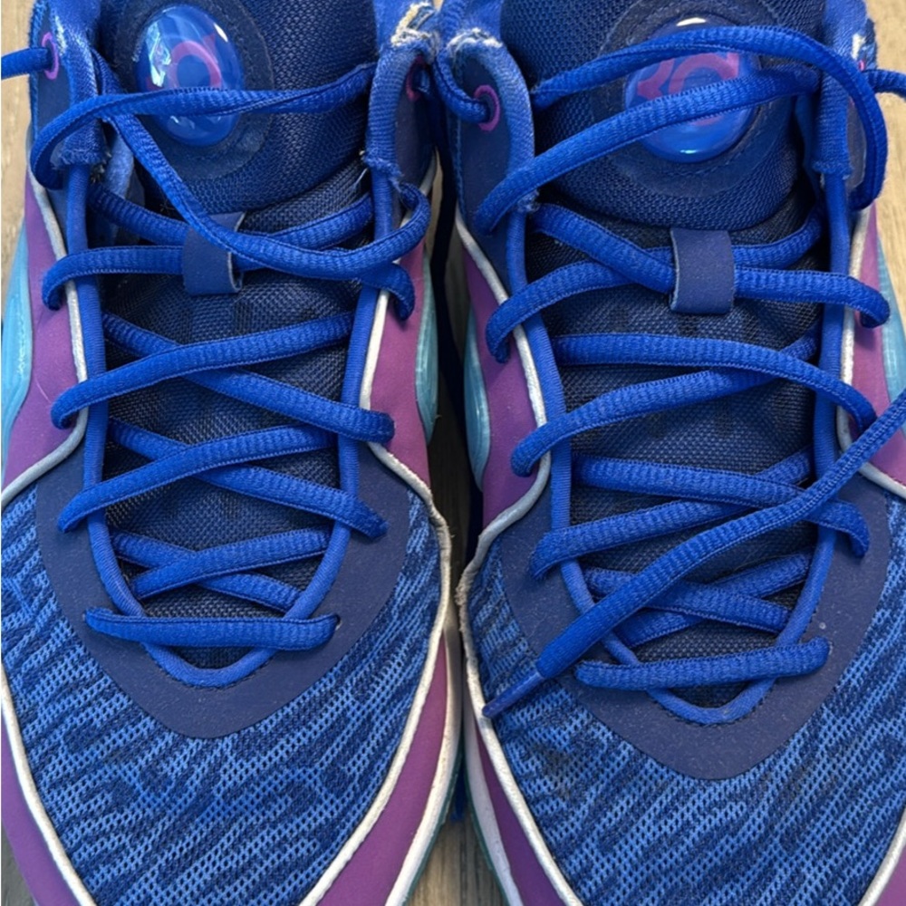 KD 16 basketball shoes
